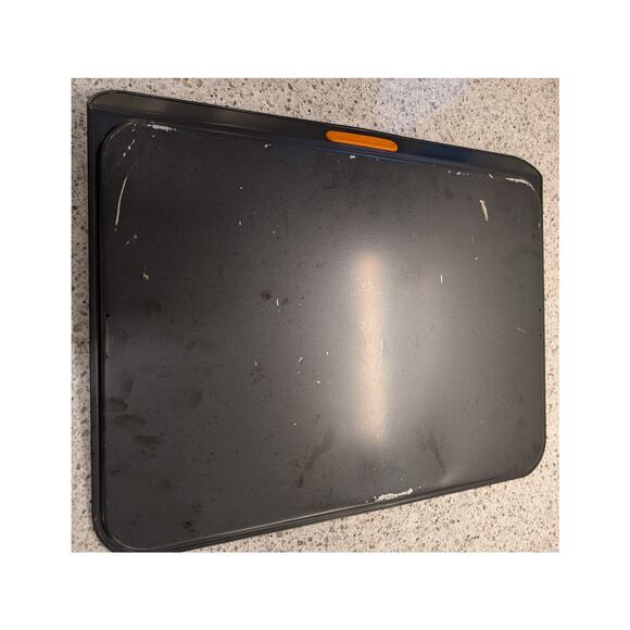 Le Creuset Bakeware Insulated Toughened Non-Stick Cookie Sheet - 18”x14”x1” - Picture 4 of 5